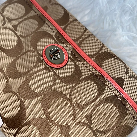 Coach Park Signature Medium Khaki Fabric Wristlet - Picture 5 of 10